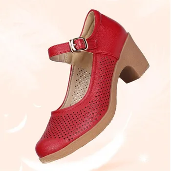 Vasaros sandalai etninės stiliaus motina batų oda vidutinio kulno skylę batai vidutinio amžiaus moterų Storio odiniai batai