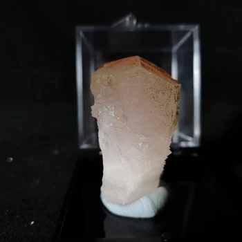 42.1 gNatural kalcitas, monokristalo mineralinių pavyzdys