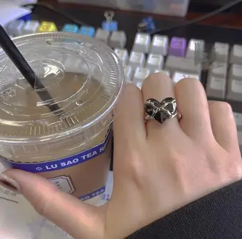 Neįprastas dizaineris tuščiaviduriai meilė ŠIRDIES žiedas juoda asmenybės punk unisex atvira pora žiedas naujas prašmatnus metalo stilingas kietas piršto ACC